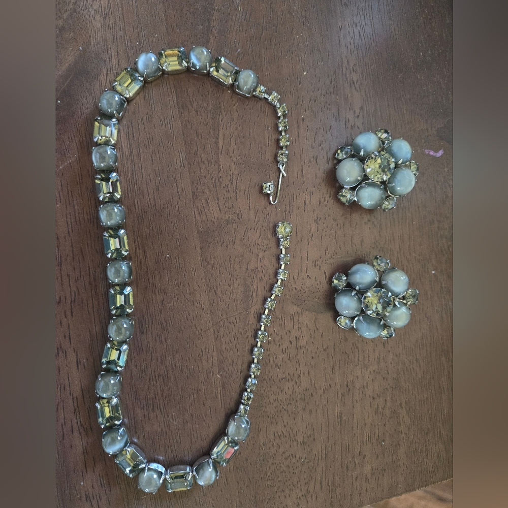 Unmarked/Unsigned Necklace And Matching Clip-On Earrings